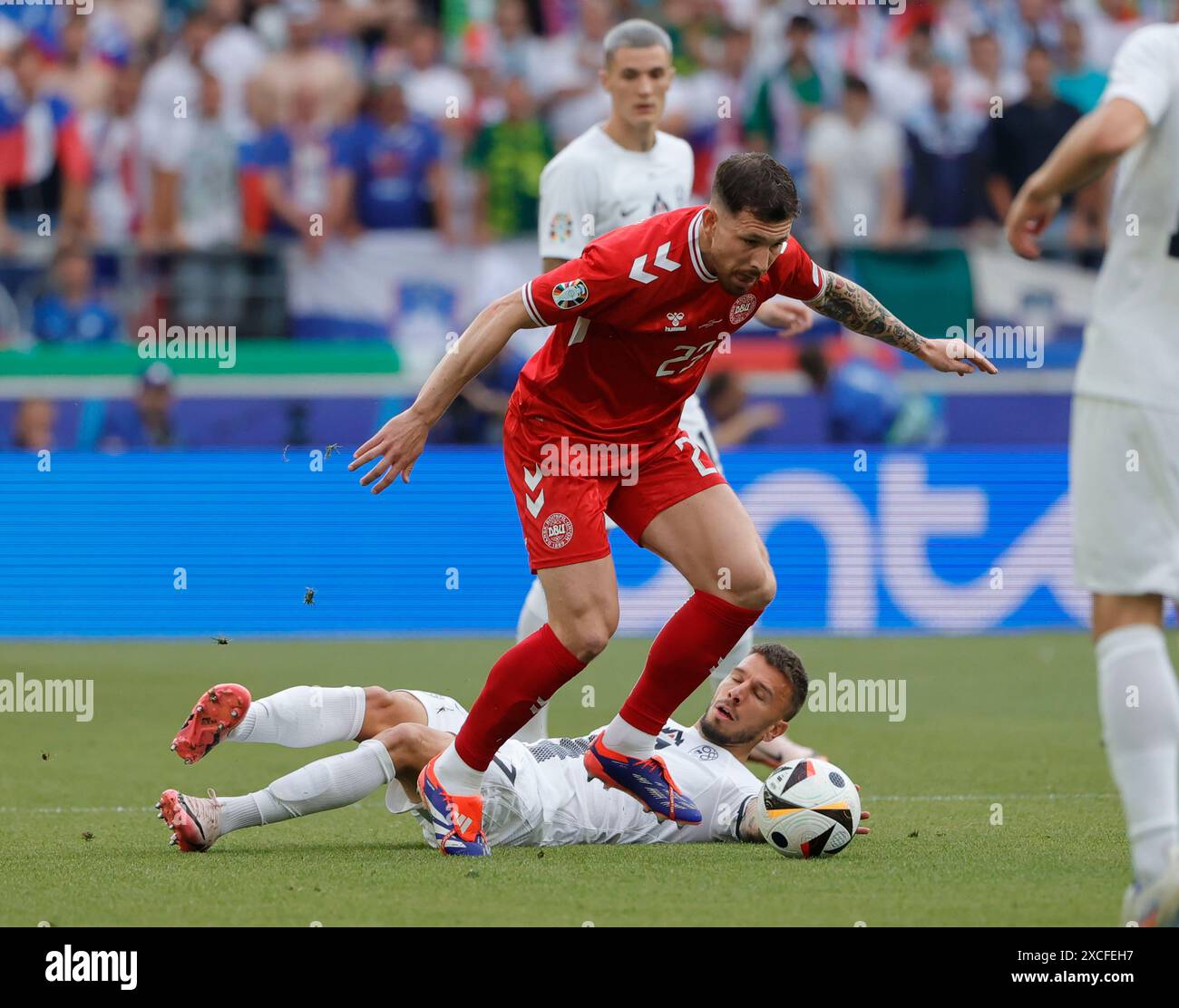 Stuttgart. Juni 2024. Pierre-Emile Hojbjerg (Top) aus Dänemark tritt am 16. Juni 2024 beim Gruppenspiel der UEFA Euro 2024 zwischen Dänemark und Slowenien in Stuttgart an. Quelle: Philippe Ruiz/Xinhua/Alamy Live News Stockfoto