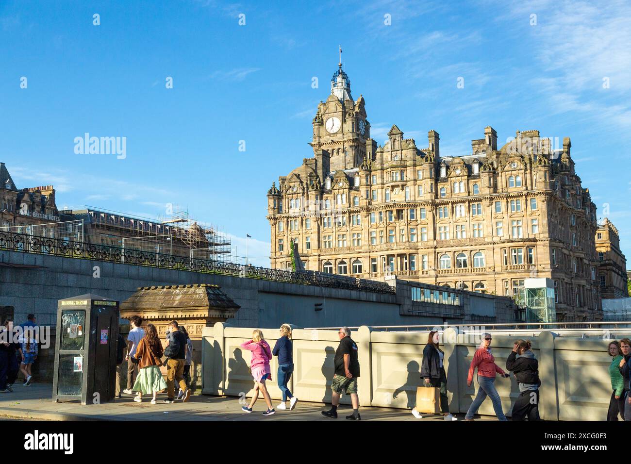 Balmoral Hotel in Edinburgh von der Waverley Brücke aus gesehen. Stockfoto