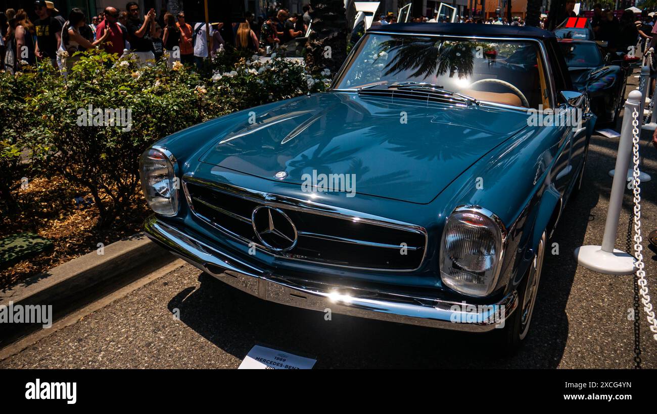 Los Angeles, USA. Juni 2024. 1969 Mercedes-Benz 280 SL. Oldtimer auf dem Rodeo Drive Concours d'Elegance. Quelle: Stu Gray/Alamy Live News. Stockfoto