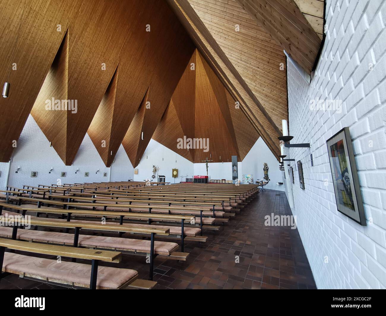 katholische Pfarrkirche hl. Geist, Architekt Siegfried Östreicher, Bad Füssing, Landkreis Passau, Niederbayern, Bayern, Deutschland Stockfoto