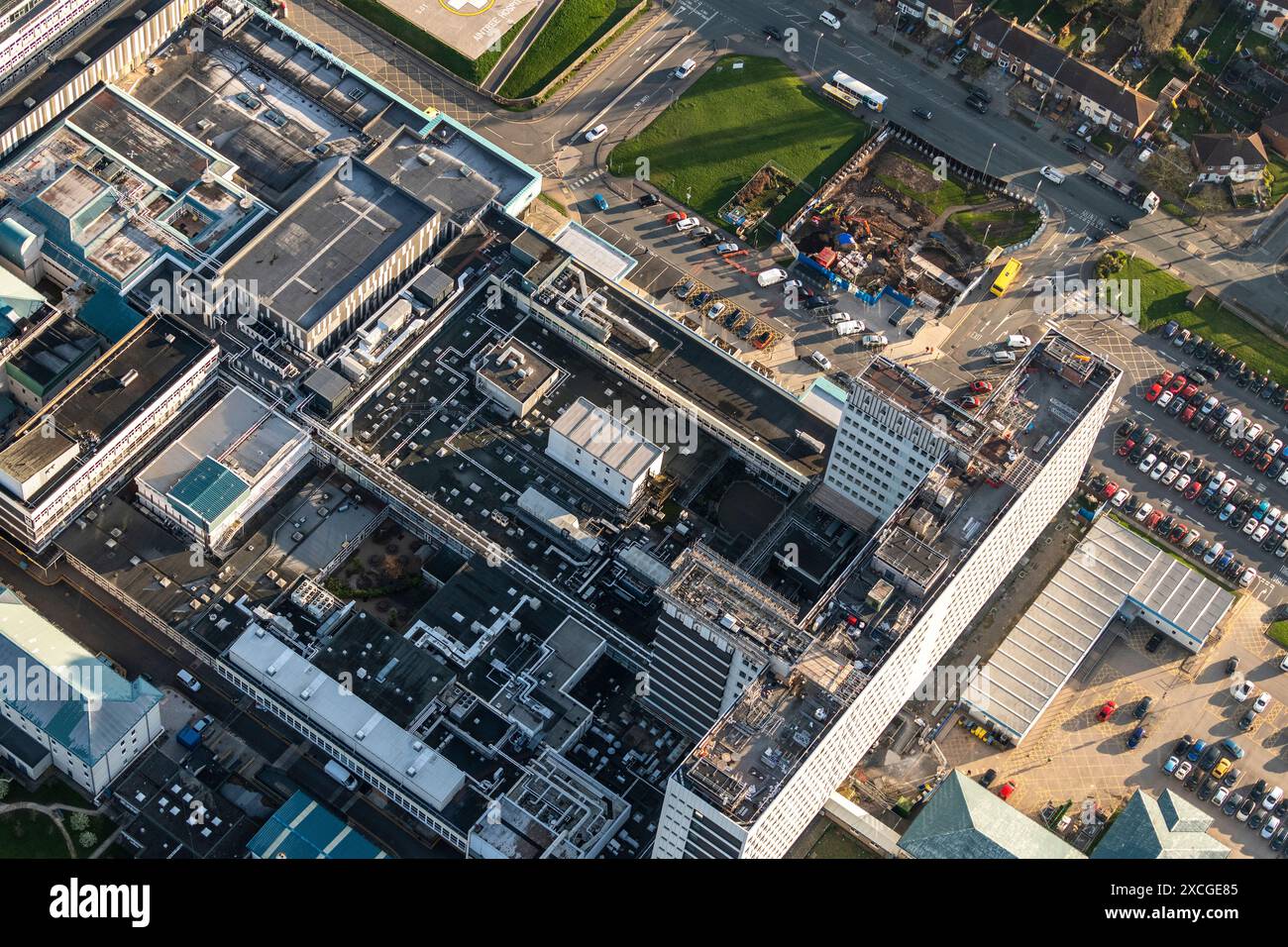 Luftbild des Liverpool Aintree University Hospital aus 1500 Fuß, das den Fortschritt der Bauarbeiten zeigt Stockfoto