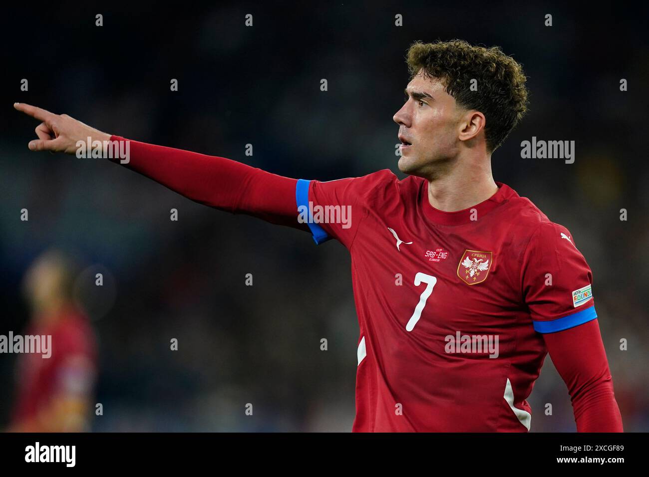 Gelsenkirchen, Deutschland. Juni 2024. Dusan Vlahovic von Serbien während des UEFA Euro 2024-Spiels zwischen Serbien und England, Gruppe C, Datum 1, spielte am 16. Juni 2024 im Arena AufSchalke Stadion in Gelsenkirchen. (Foto: Sergio Ruiz/PRESSINPHOTO) Credit: PRESSINPHOTO SPORTS AGENCY/Alamy Live News Stockfoto