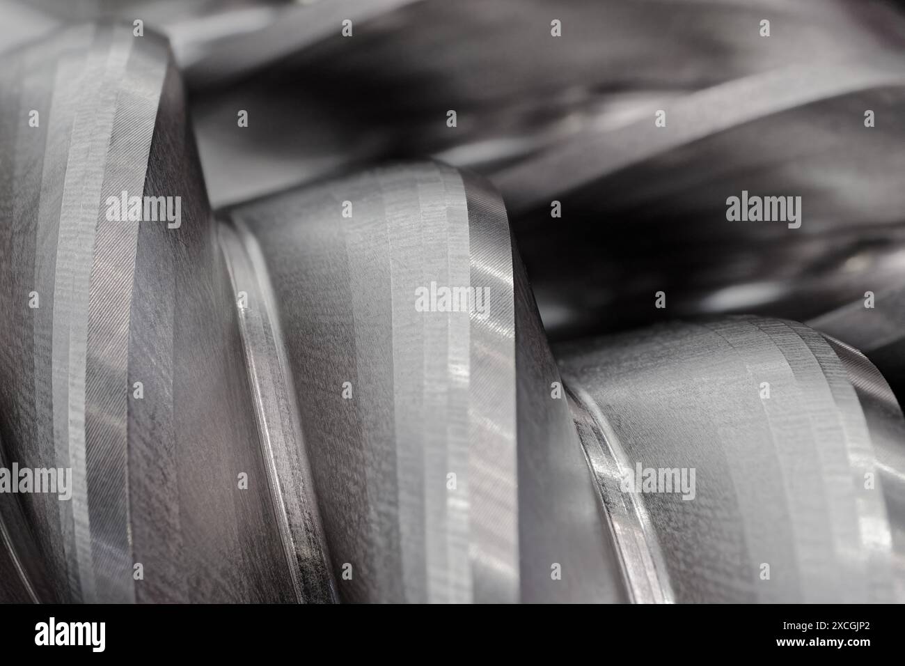 Stahlschraubenförderer Nahaufnahme, selektiver Fokus, abstrakter industrieller Hintergrund Stockfoto