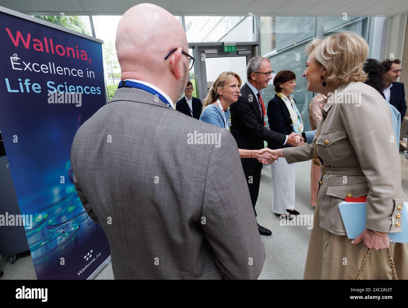 Oslo, Norwegen. Juni 2024. Prinzessin Astrid von Belgien, fotografiert während eines Besuchs beim belgischen und norwegischen Tag der Biowissenschaften, der die Zukunft der Gesundheit und Biotechnologie erforscht, im Oslo Science Park, Teil einer Wirtschaftsmission nach Norwegen, Montag, 17. Juni 2024. Die belgische Prinzessin leitet eine belgische Delegation, die in den nächsten vier Tagen über Energiewende, Kreislaufwirtschaft, Biowissenschaften und Design diskutieren soll. BELGA FOTO BENOIT DOPPAGNE Credit: Belga News Agency/Alamy Live News Stockfoto