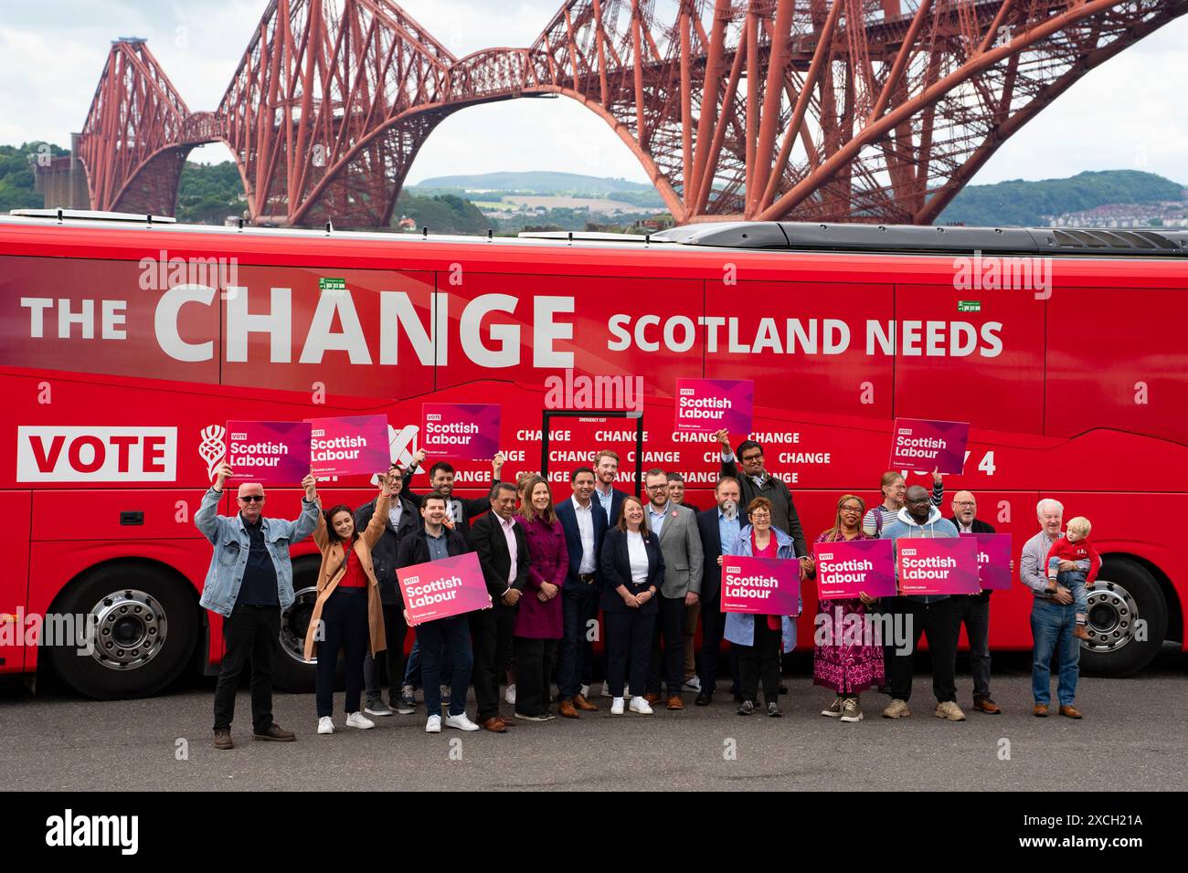 South Queensferry, Schottland, Großbritannien. Juni 2024. Der schottische Labour-Führer Anas Sarwar startet heute den Scottish Labour Battle Bus in South Queensferry. Der Bus wird in den letzten Wochen des Wahlkampfs im ganzen Land fahren. Iain Masterton/Alamy Live News Stockfoto