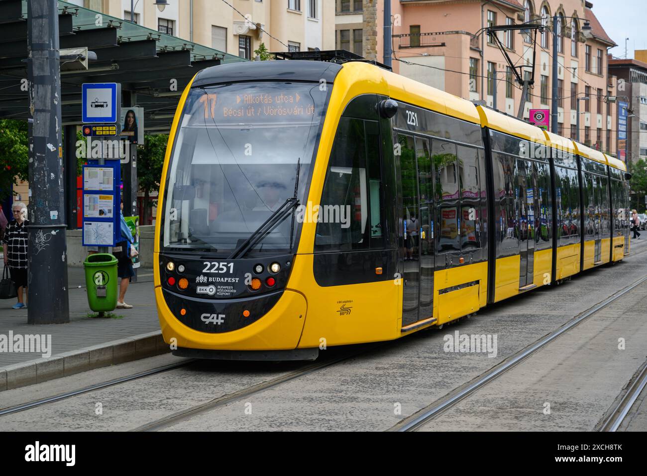 Eine stationäre Straßenbahn CAF Urbos 3 Budapest Stockfoto