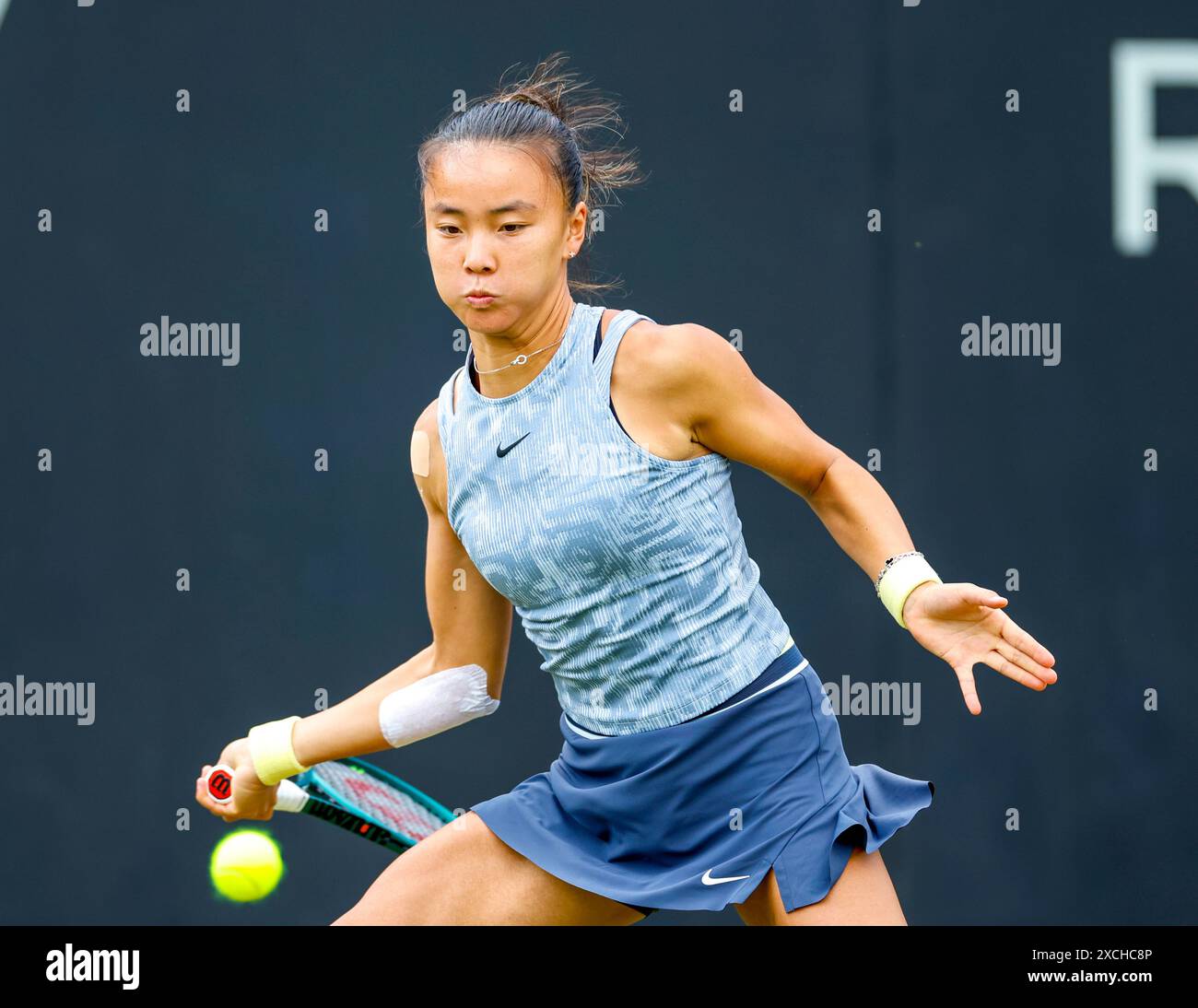 Birmingham, Großbritannien. 17. Juni 2024; Edgbaston Priory Club, Birmingham, England: Rothesay Tennis Classic Birmingham, Tag 1; Yue Yuan (CHN) im Einzelspiel ihrer Frauen gegen Sloane Stephens (USA) Credit: Action Plus Sports Images/Alamy Live News Stockfoto