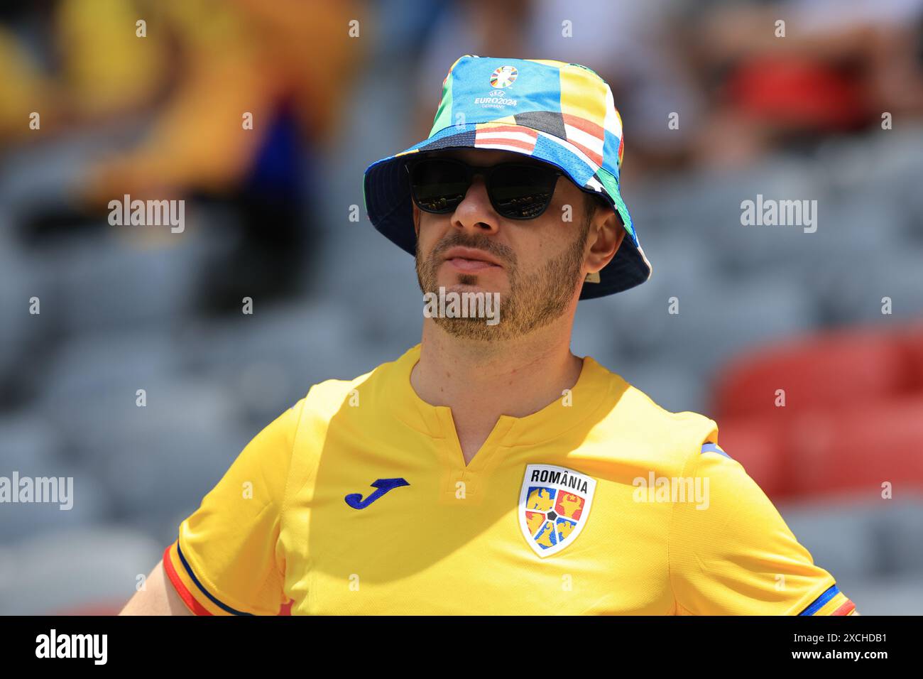 München Football Arena, München, Deutschland. Juni 2024. Euro 2024 Group E Fußball, Rumänien gegen die Ukraine; ukrainischer Fan in Mannschaftsfarben Credit: Action Plus Sports/Alamy Live News Stockfoto