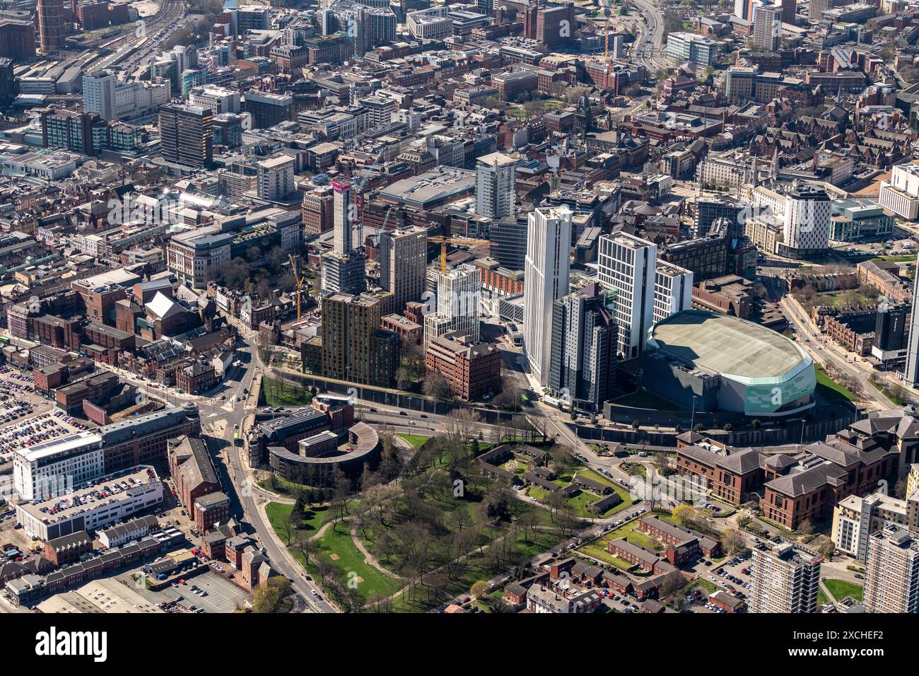 Luftbild des Stadtzentrums von Leeds aus 2000 Metern Entfernung Stockfoto