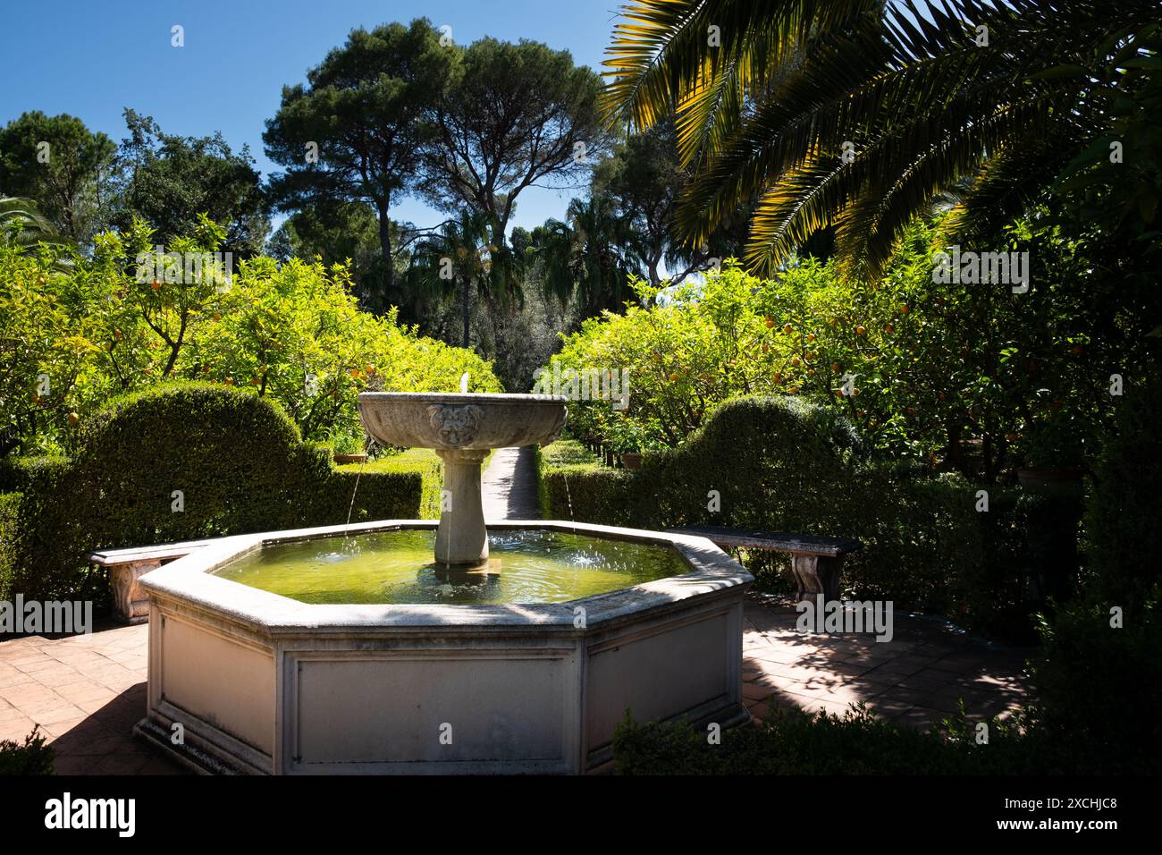 Wasserspielbrunnen im Albarda-Garten (El Jardín de l’Albarda) Pedreguer La Sella Urbanisation, C/ Valencia Spanien Stockfoto