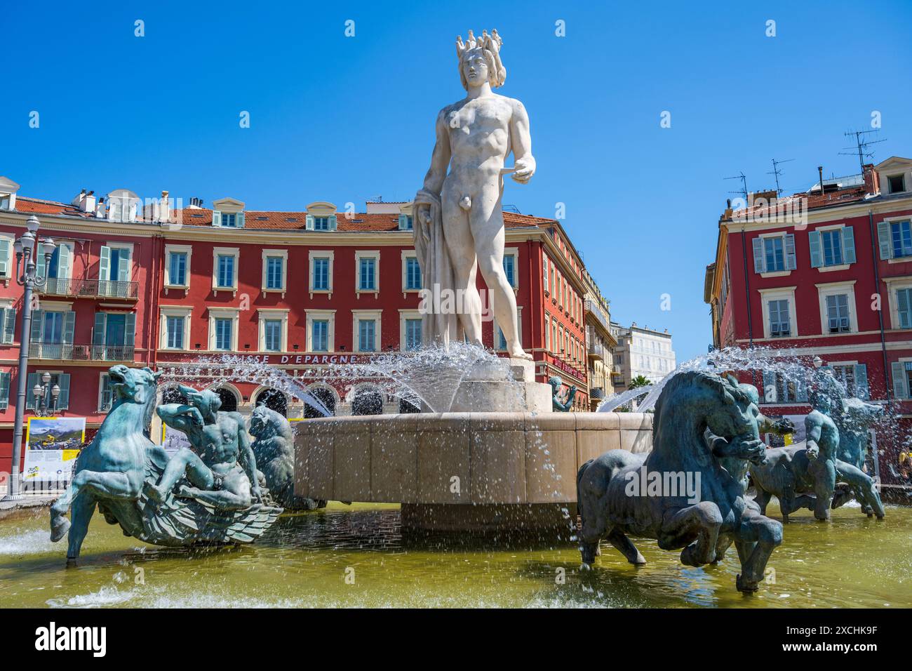 Fontaine du Soleil (Brunnen der Sonne) am Place Massena in der Altstadt von Nizza, französische Riviera, Côte d'Azur, Provence, Frankreich Stockfoto