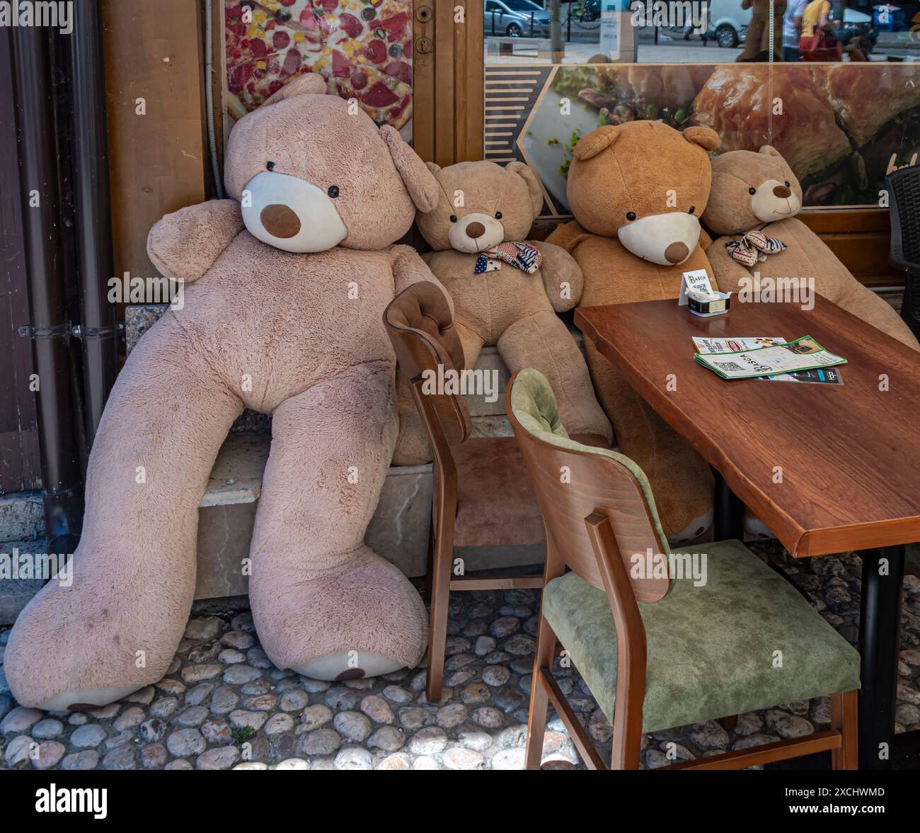 Teddybären im Restaurant Stockfoto