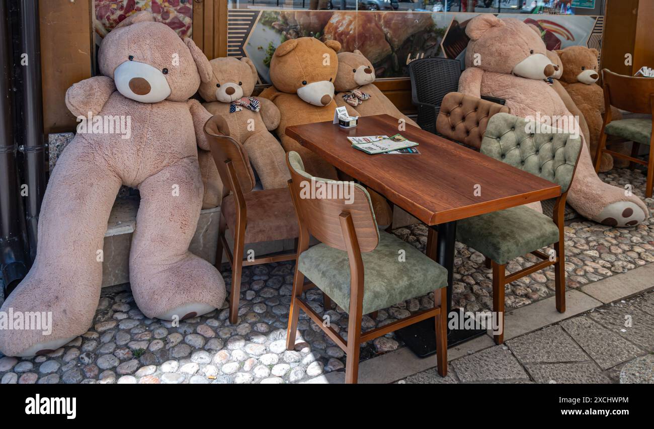 Teddybären im Restaurant Stockfoto