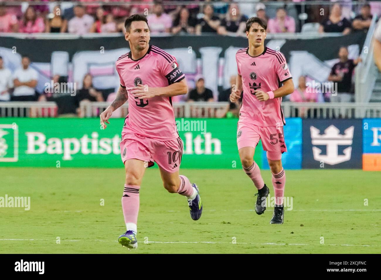 Fort Lauderdale, Florida, USA. Juni 2024. Inter Miami CF Mittelfeldspieler Lionel Messi (10) (L) und Verteidiger Federico Redondo (55) während des Spiels gegen St Louis City SC im Chase Stadium. (Kreditbild: © Debby Wong/ZUMA Press Wire) NUR REDAKTIONELLE VERWENDUNG! Nicht für kommerzielle ZWECKE! Stockfoto