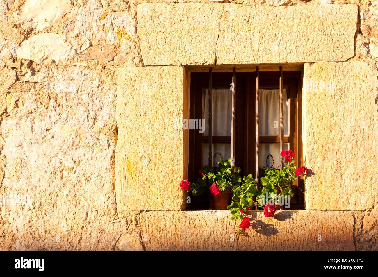 Fenster. Pedraza, Provinz Segovia, Castilla Leon, Spanien. Stockfoto