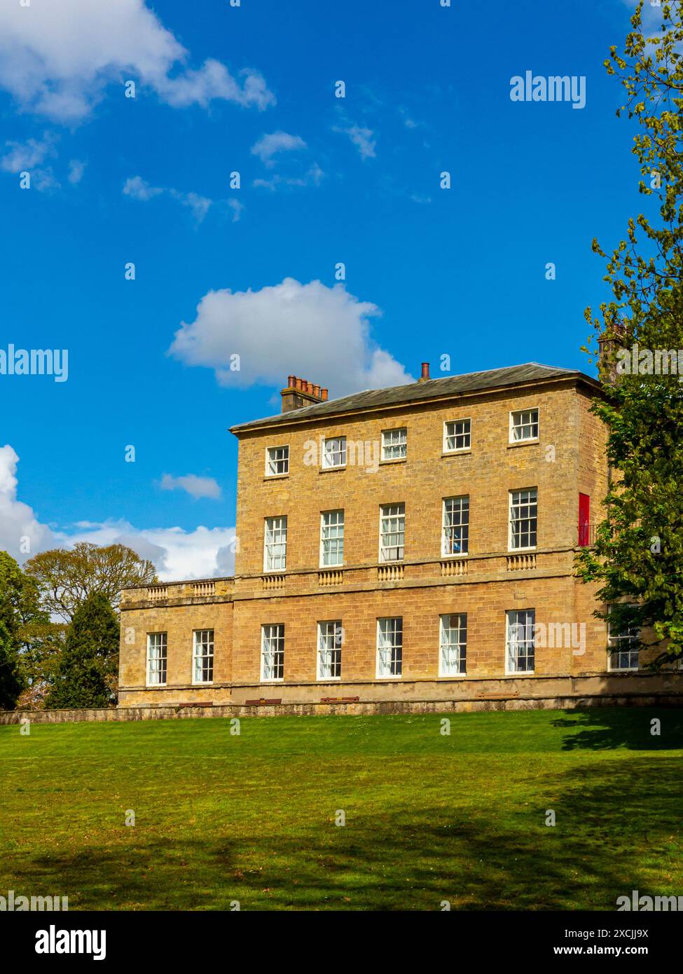 Knaresborough House in Knaresborough North Yorkshire England Großbritannien 1768 von John Carr aus York für die Familie Collins erbaut und heute als council Offices genutzt. Stockfoto