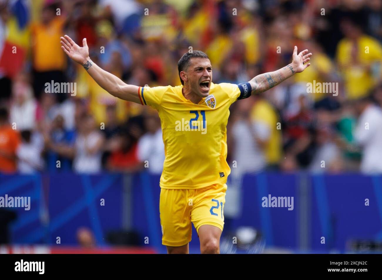 Nicolae Stanciu feiert, nachdem er beim Spiel der UEFA Euro 2024 zwischen den Nationalmannschaften Rumäniens und der Ukraine in der Allianz Arena in München, Deutschland ein Tor erzielt hat Stockfoto