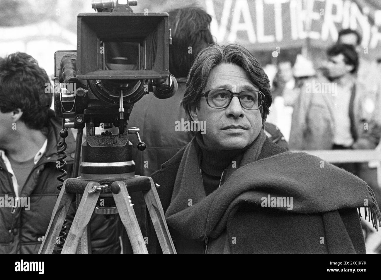 - Filmregisseur Luigi Magni nimmt an einer PCI-Demonstration gegen die Regierung von Craxi in Rom Teil (März 1984) - il regista cinematografico Luigi Magni partecipa a Roma ad una manifestazione del PCI contro il Governno Craxi (marzo 1984) Stockfoto