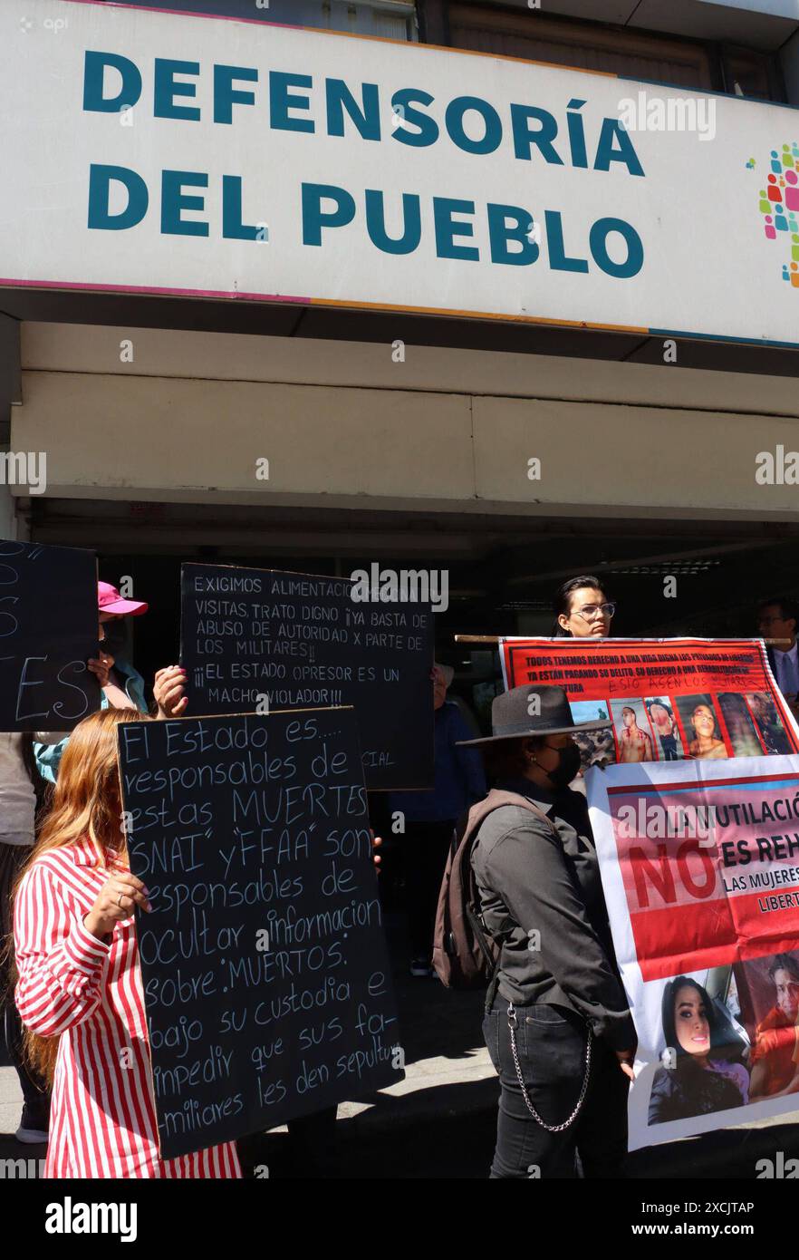 FAMILIARIES OF PPL DEFENSORIA PUEBLO Quito, Montag, 17. Juni 2024 Sitzung der Dialogtische und Sit-in von Angehörigen der PPL, aus verschiedenen Rehabilitationszentren des Landes, im Ombudsbüro, um die Einhaltung des Rechts der Rechte zu fordern, die sie haben, insbesondere in den Bereichen Gesundheit, Essen und Besuche Gabriela Anango Fotos API Rolando Enriquez Quito Pichincha Ecuador CLJ FAMILIARES PPL DEFENSORIA PUEBLO bf852875073f9b9f657c45c888f41d05 Copyright: xROLANDOxENRIQUEZx Stockfoto