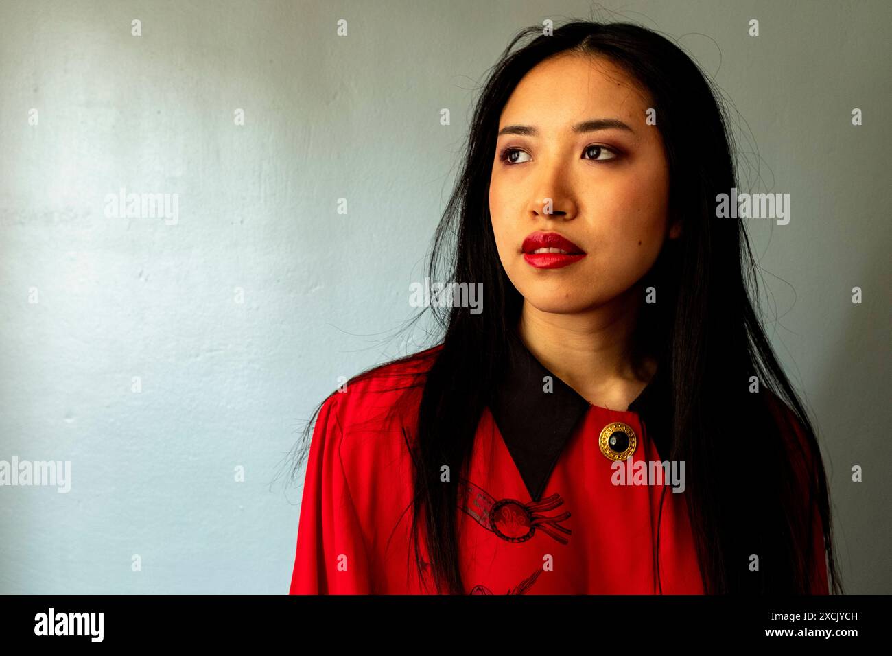 Portrait Frau Nahaufnahme Studio Porträt einer schönen chinesischen Studentin. Tilburg, Niederlande. MRYES Tilburg Studio Tuinstraat Noord-Brabant Nederland Copyright: XGuidoxKoppesxPhotox Stockfoto