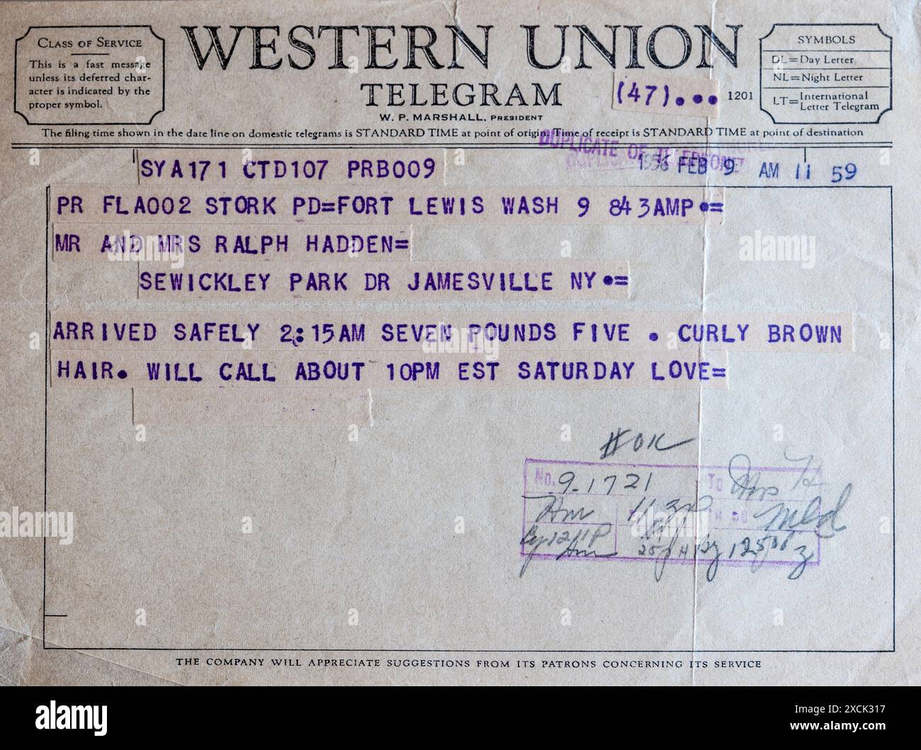 Das Western Union Telegramm, das die Geburt eines Babys ankündigte, sandte Fort Lewis Washington 1956 an Großeltern in New York, USA Stockfoto