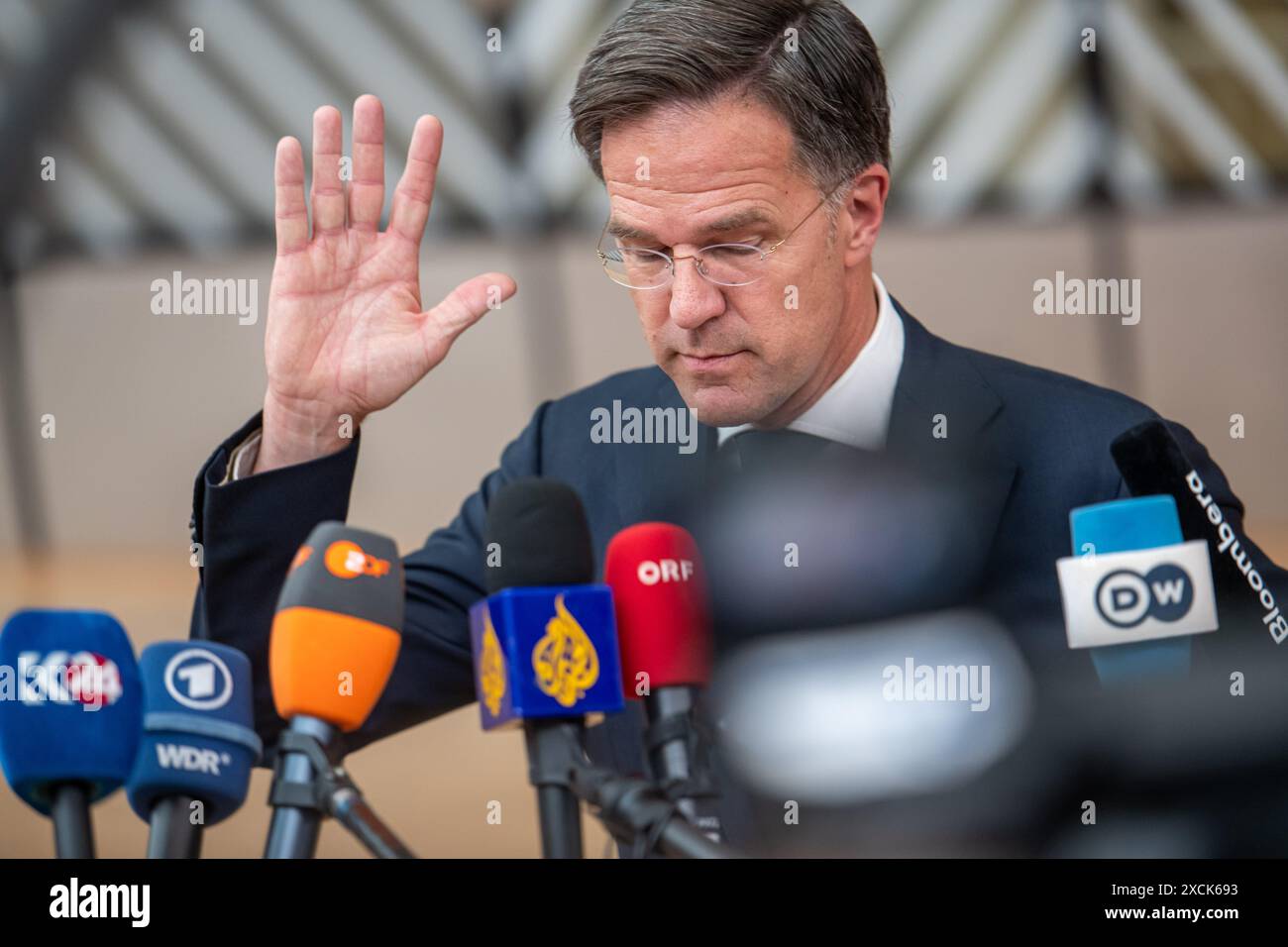 BRÜSSEL - der scheidende Premierminister Mark Rutte kommt zum informellen EU-Gipfel. Während des Treffens werden die Ergebnisse der Europawahlen und die Besetzung von Spitzenpositionen erörtert. ANP JONAS ROOSENS niederlande aus - belgien aus Stockfoto