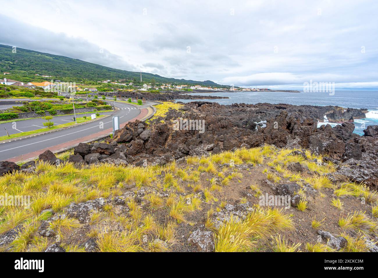 Küstengebiet der Gemeinde Sao Roque auf der Insel Pico auf den Azoren. Kräftige und kontrastreiche Farben. Stockfoto