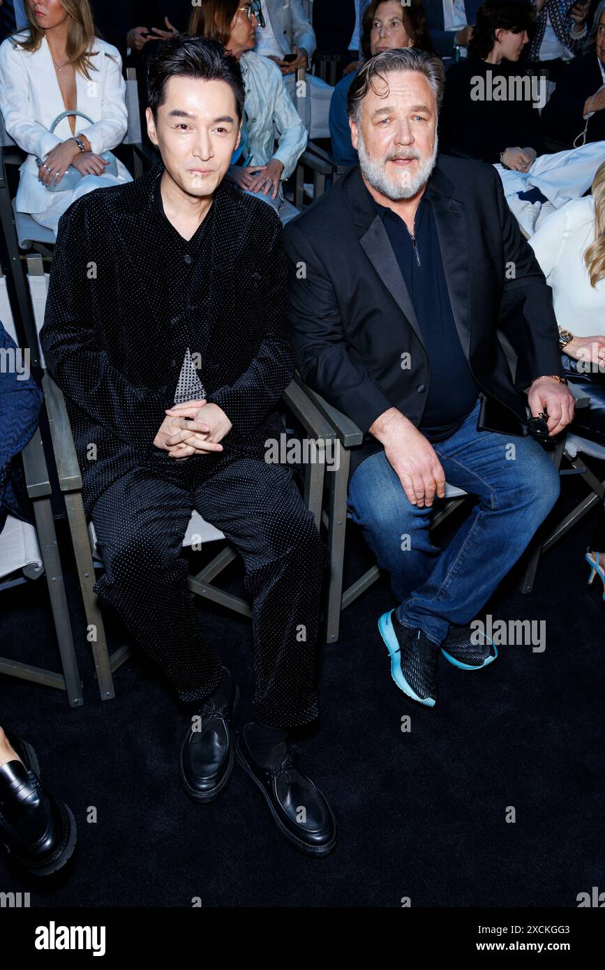 Mailand, Italien. Juni 2024. HU GE und Russell Crowe nehmen an GIORGIO ARMANI Men Spring/Summer 2025 Runway während der Milan Fashion Week Herrenmode am 2024. Juni in Mailand, Italien 17/06/2024 Credit: dpa/Alamy Live News Teil Stockfoto