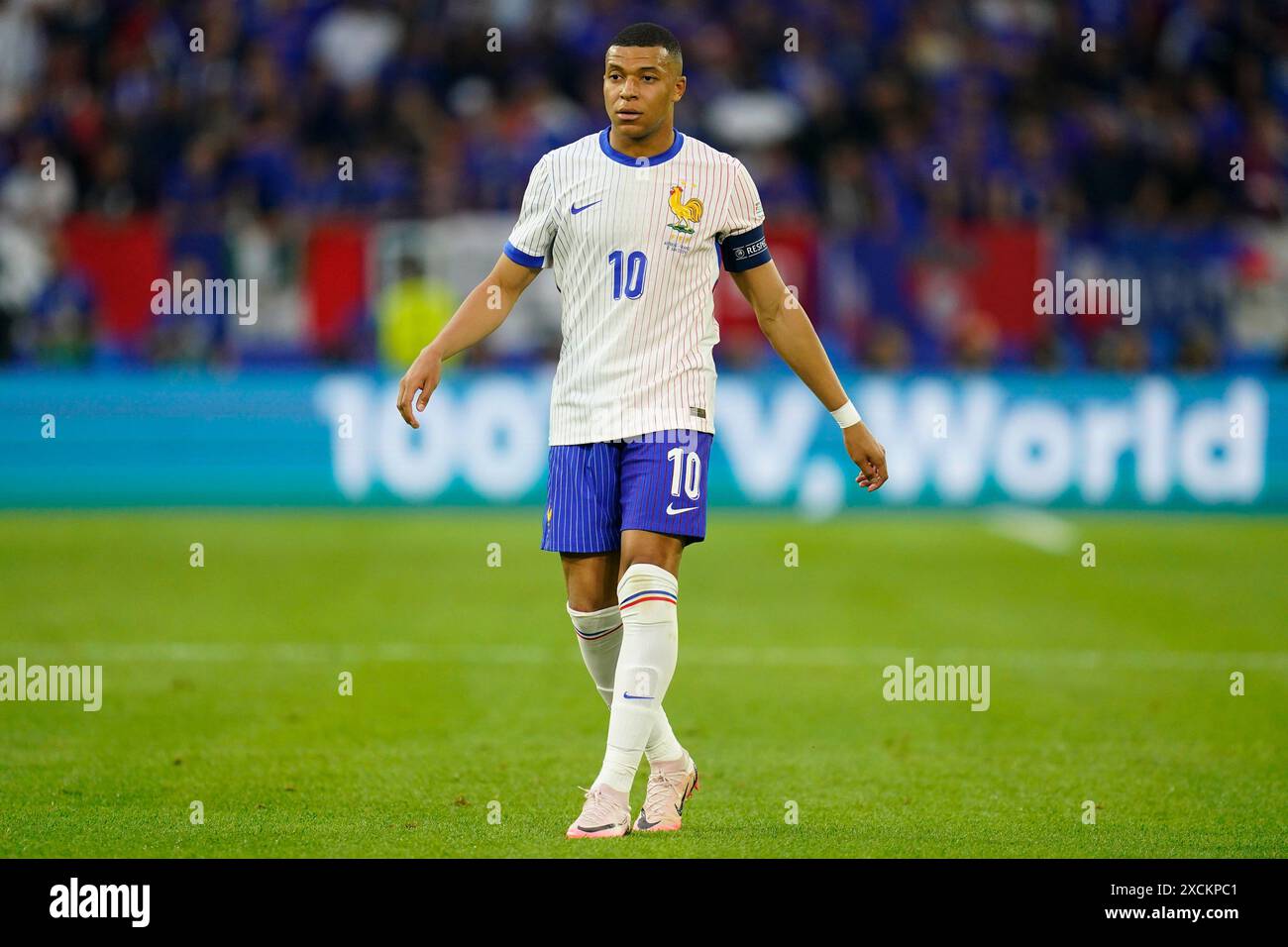 Düsseldorf, Deutschland. Juni 2024. Kylian Mbappe aus Frankreich spielte während des Spiels der UEFA Euro 2024 zwischen Österreich und Frankreich, Gruppe D Datum 1, am 17. Juni 2024 in der Düsseldorfer Arena. (Foto: Sergio Ruiz/PRESSINPHOTO) Credit: PRESSINPHOTO SPORTS AGENCY/Alamy Live News Stockfoto