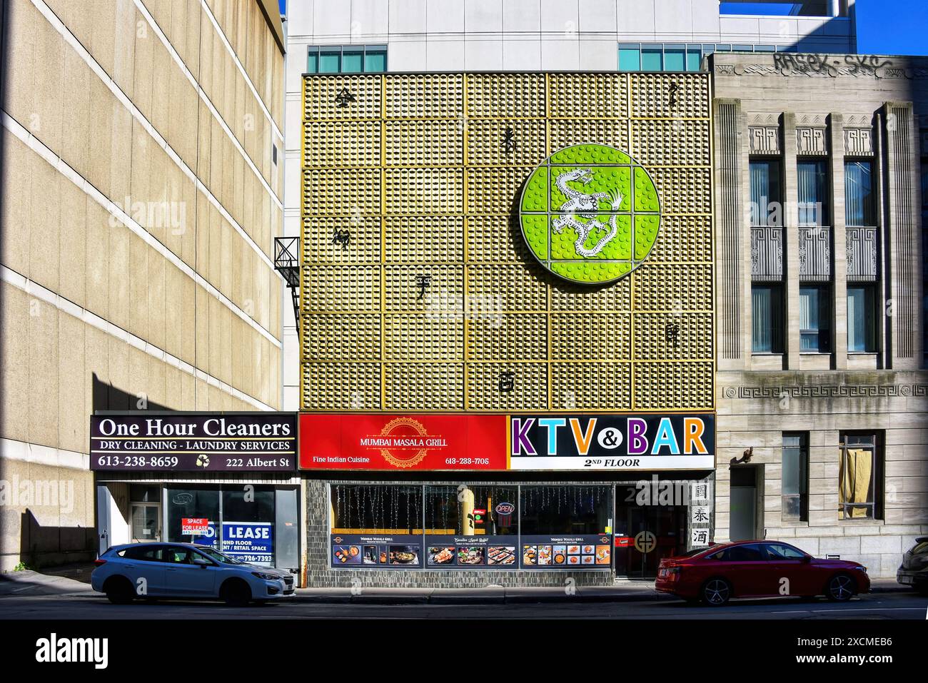 Ottawa, Kanada - 15. Juni 2024: Unternehmen an der Albert Street, einschließlich One Hour Cleaners, Mumbai Masala Grill und Dreamz KTV & Bar (Karaoke-Fernseher) Stockfoto
