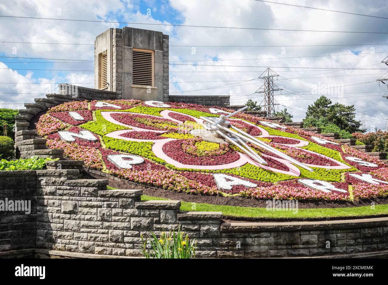 Die berühmte große Uhr mit Blumenmuster aus dem Jahr 2024 in der Region der Niagarafälle ist ein beliebtes Wahrzeichen mit komplexen Blumenmustern, die sich jährlich ändern Stockfoto