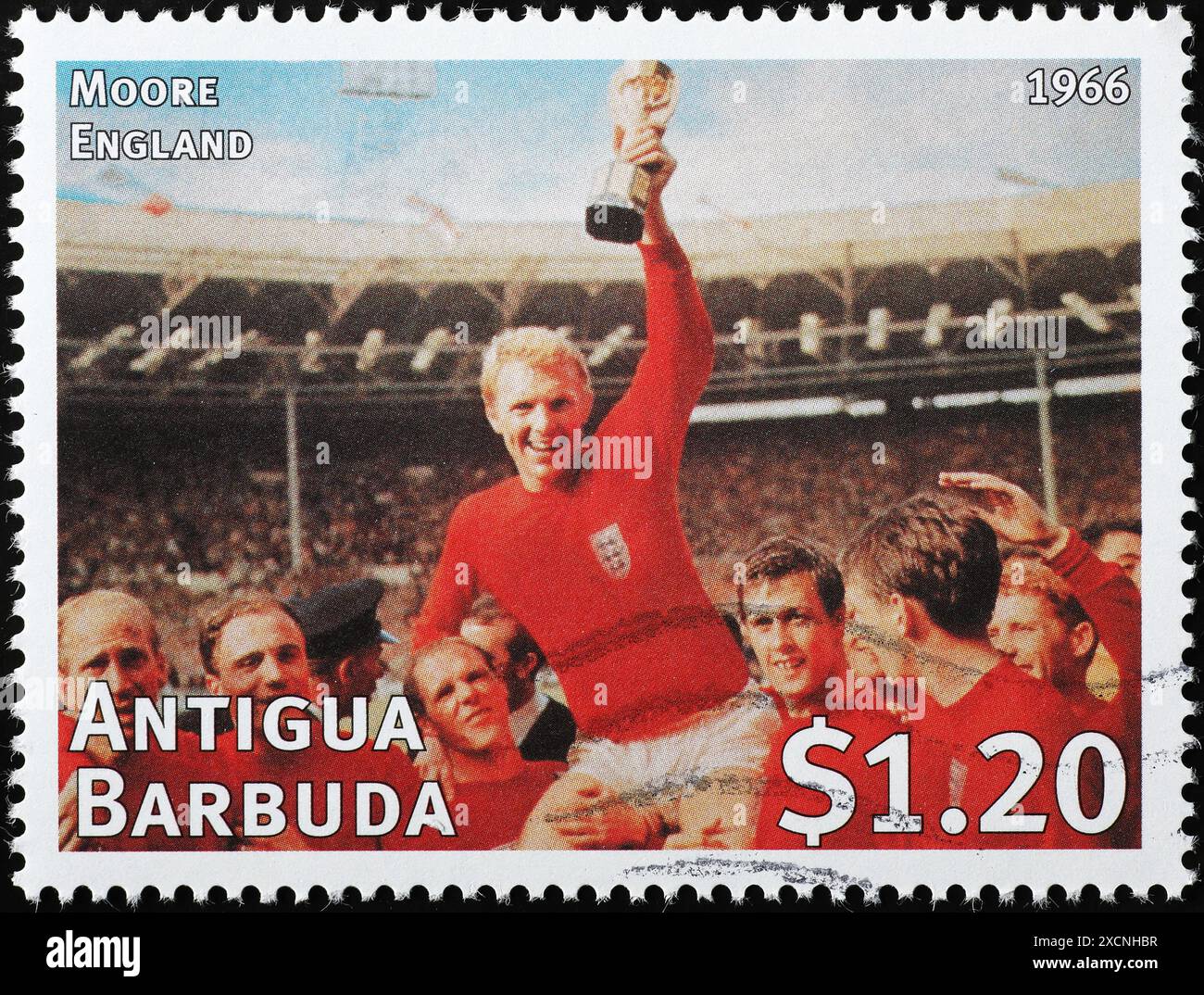 Bobby Moore in Aktion auf Briefmarken Stockfoto