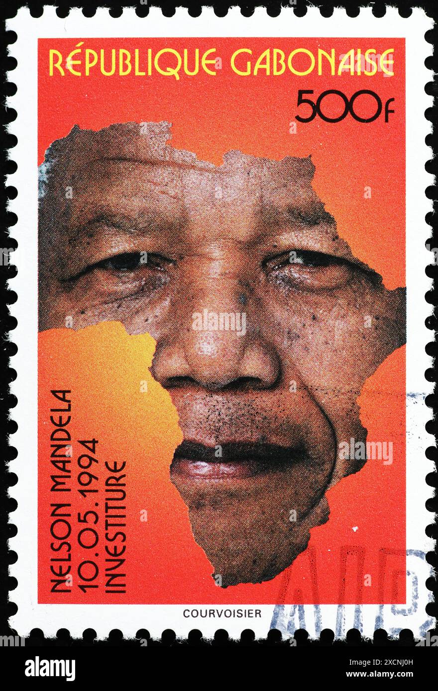 Silhouette Afrikas mit dem Gesicht Mandelas auf Briefmarken Stockfoto