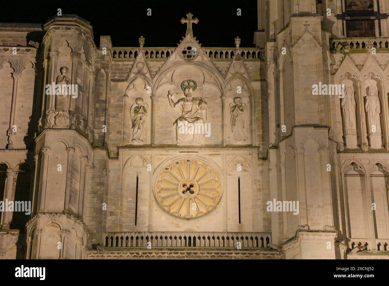 Kathedrale Saint-Etienne bei Nacht, Sens, Burgund, Département Yonne, Region Bourgogne-Franche-Comte, Frankreich Stockfoto