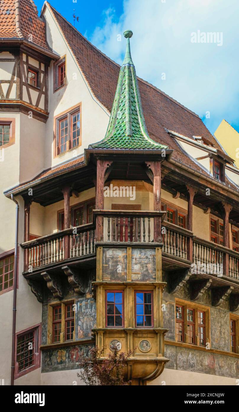 Maison Pfister mit Erkerfenster und Balkon, Altstadt von Colmar, Departement Oberrhein, Elsass, Frankreich Stockfoto