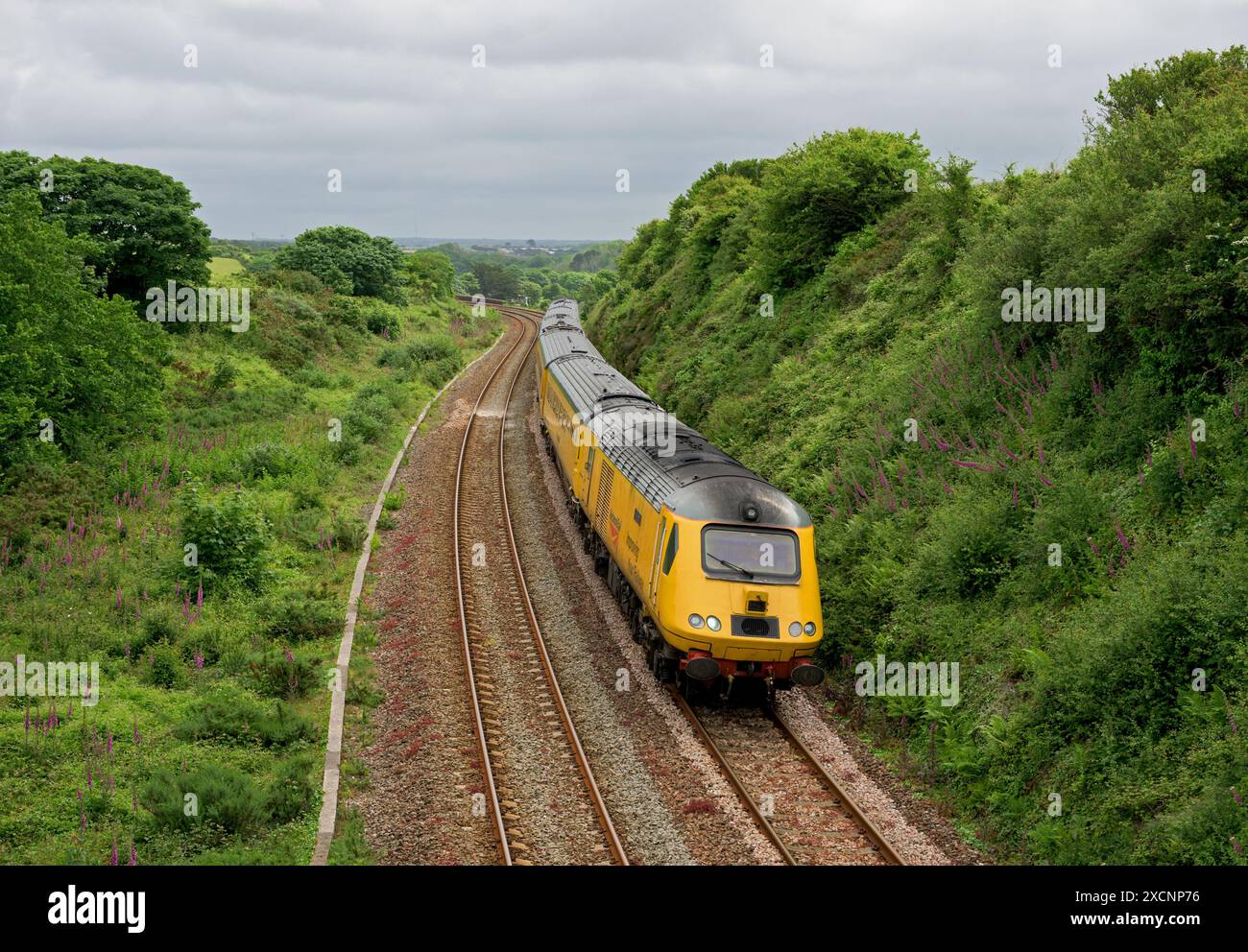 New Measurement Train (NMT) „The Flying Banana“, der das Eisenbahnnetz im Südwesten Cornwalls überprüft und getestet Stockfoto