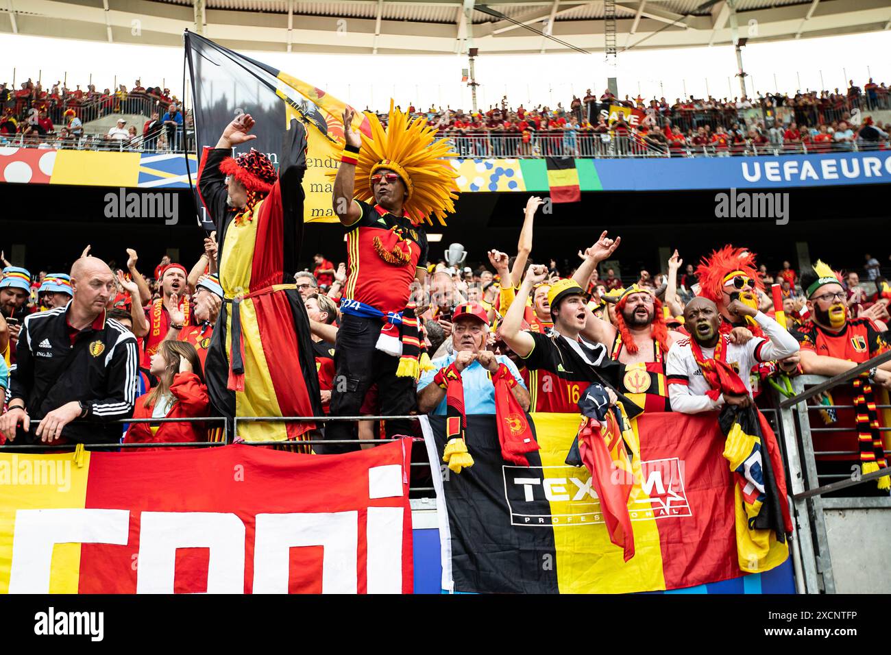 Belgische Fans GER, Belgien (BEL) gegen Slowakei (SVK), Fussball Europameisterschaft, UEFA EURO 2024, Gruppe E, 1. Spieltag, 17.06.2024 DFB/DFL-VORSCHRIFTEN VERBIETEN JEDE VERWENDUNG VON FOTOGRAFIEN ALS BILDSEQUENZEN UND/ODER QUASI-VIDEO Foto: Eibner-Pressefoto/Roger Buerke Stockfoto