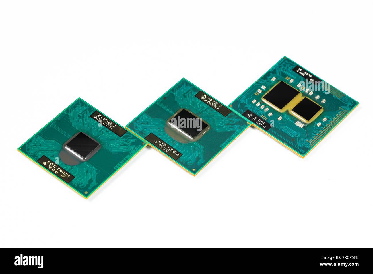 Nahaufnahme der Hochleistungs-CPU oder zentralen Prozessoreinheit oder des Computerprozessors auf weißem Hintergrund. Stockfoto