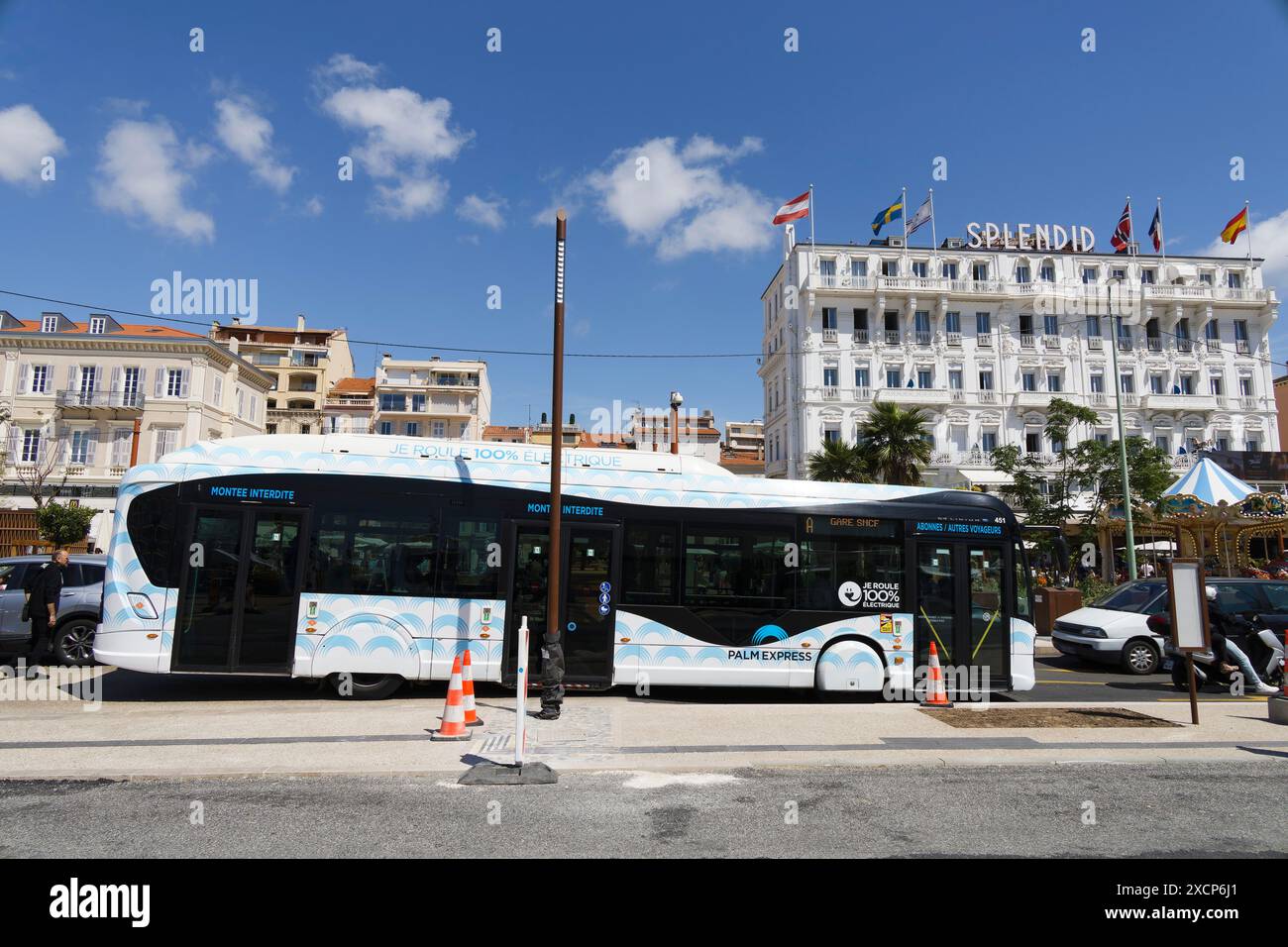 Cannes, Frankreich. Mai 2024. Bus in Cannes am 16. Mai 2024 in Cannes, Frankreich. Quelle: Gerard Crossay/Alamy Stock Photo Stockfoto