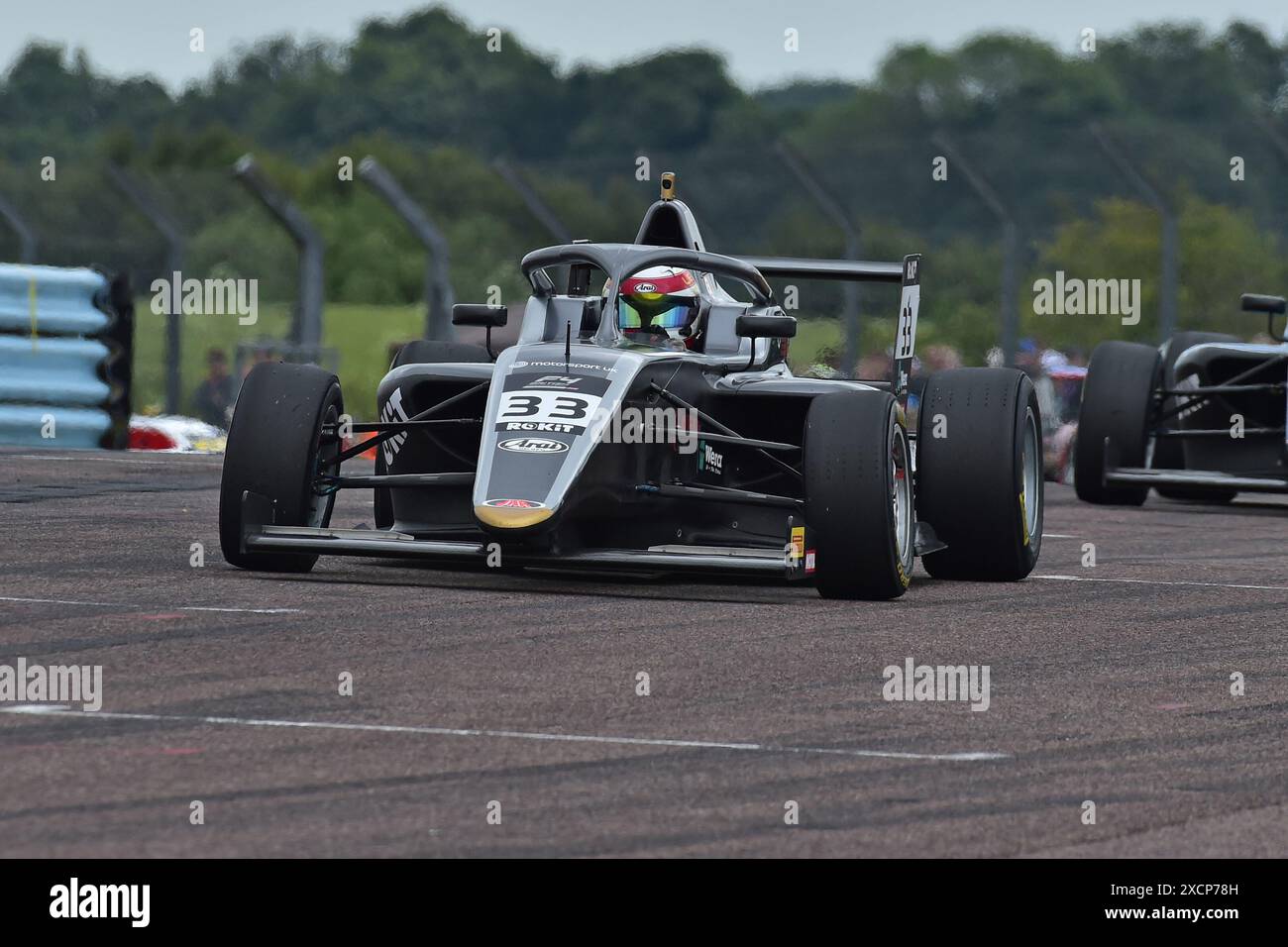 Leo Robinson, JHR Developments, ROKiT F4 British Championship, zertifiziert von der FIA, drei 20-minütige Rennen am Wochenende auf dem schnellen Thruxton Stockfoto