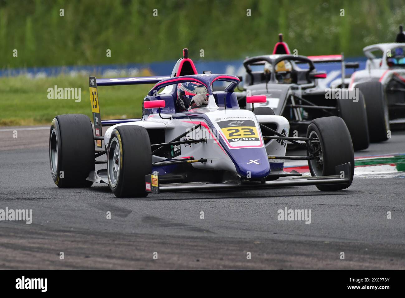 Zack Scoular, Xcel Motorsport, ROKiT F4 British Championship, von der FIA zertifiziert, drei 20-minütige Rennen am Wochenende auf dem schnellen Thruxton c Stockfoto