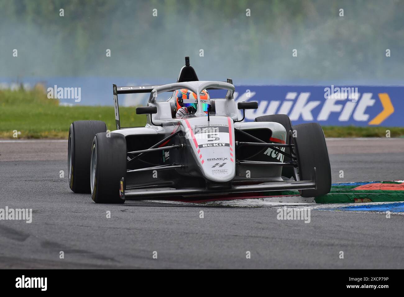 Mika Abrahams, Hitech Pulse-Eight, ROKiT F4 British Championship, zertifiziert von der FIA, drei 20-minütige Rennen Stockfoto