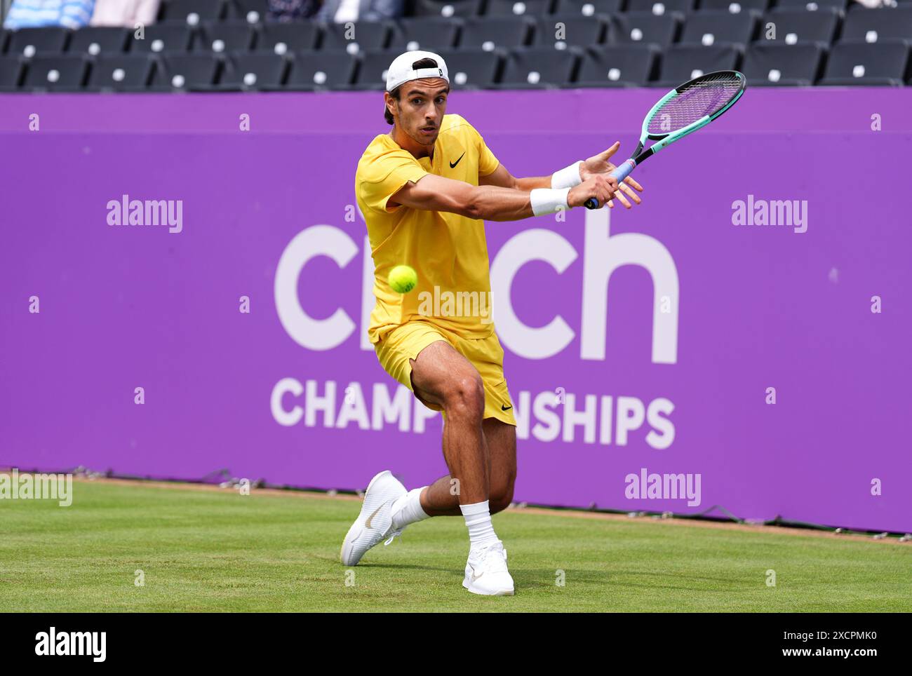 Lorenzo Musetti im Kampf gegen Alex de Minaur während des Mannes-Singles-Spiels am vierten Tag der Cinch-Meisterschaft im Queen's Club, London. Bilddatum: Dienstag, 18. Juni 2024. Stockfoto