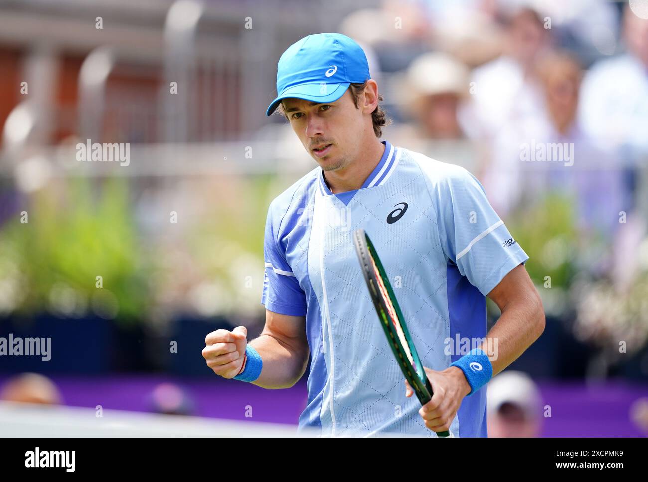 Alex de Minaur im Kampf gegen Lorenzo Musetti während des Mannes-Singles-Spiels am vierten Tag der Cinch-Meisterschaft im Queen's Club, London. Bilddatum: Dienstag, 18. Juni 2024. Stockfoto