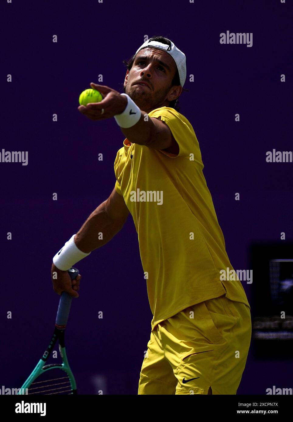 Lorenzo Musetti im Kampf gegen Alex de Minaur während des Mannes-Singles-Spiels am vierten Tag der Cinch-Meisterschaft im Queen's Club, London. Bilddatum: Dienstag, 18. Juni 2024. Stockfoto