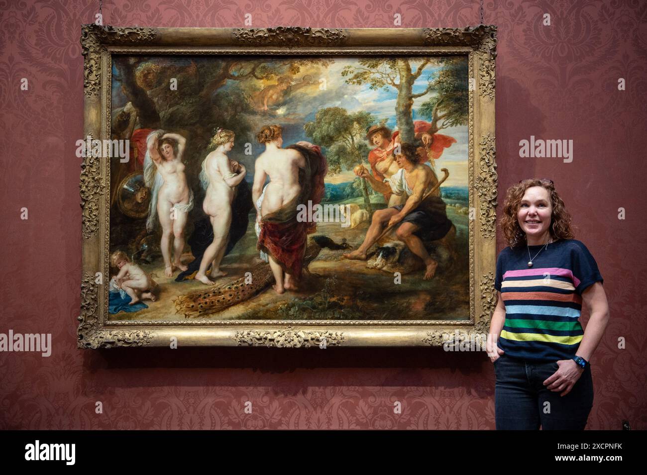 London, England, Großbritannien. Juni 2024. Die Restauratorin BRITTA NEW steht nach der 14-monatigen Restaurierung in der Conservation Department der Galerie zu Rubens's The Urteilsspruch von Paris. Rubens’ Urteil von Paris (wahrscheinlich 1632'''5) kehrt am 18. Juni 2024 wieder öffentlich zur Schau. Dieses Meisterwerk, gemalt von Peter Paul Rubens (1577'''1640) im letzten Jahrzehnt seines Lebens, stellt Paris dar, der seine Wahl zwischen den Göttinnen Venus, Minerva und Juno trifft. Die Restaurierung zeigt neue Entdeckungen über dieses bedeutende Stück in der National Gallery Collection. (Bild: © Thomas Kry Stockfoto