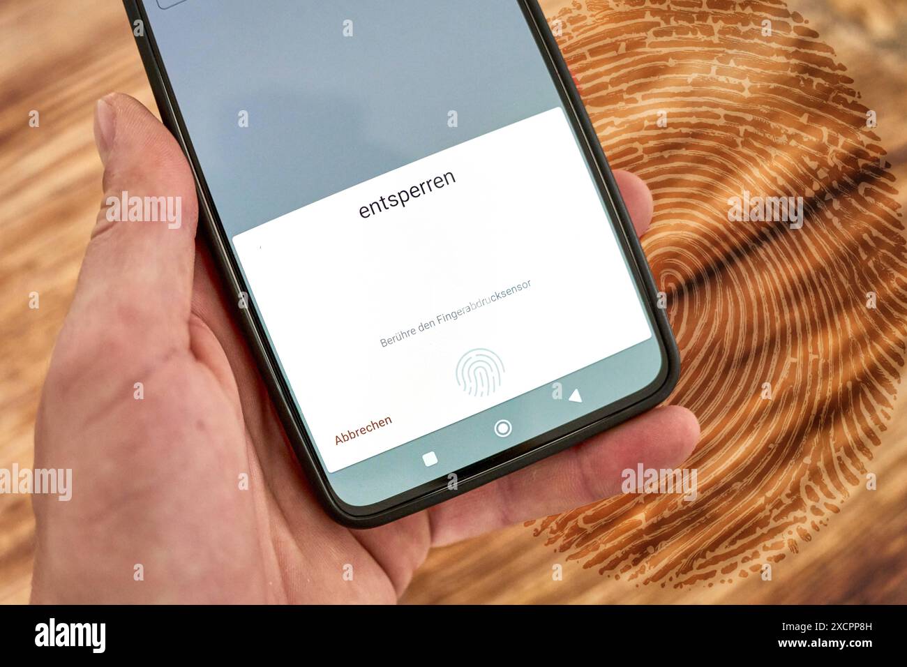 Deutschland - 17. Juni 2024: Mobiltelefon oder Smartphone, möchte per Fingerabdruck über den Fingerabdrucksensor freigeschaltet oder legitimiert werden. Konzept, Sicherheit durch biometrische Authentifizierung auf Mobiltelefonen und Banking-Apps. FOTOMONTAGE *** handlich bzw. Smartphone, will durch Fingerabdruck über den Fingerabdrucksensor entsperrt werden, bzw. Legitimieren. Konzept, Sicherheit durch biometrische Authentifizierung beim Mobiltelefon und den Banking-Apps. FOTOMONTAGE Stockfoto