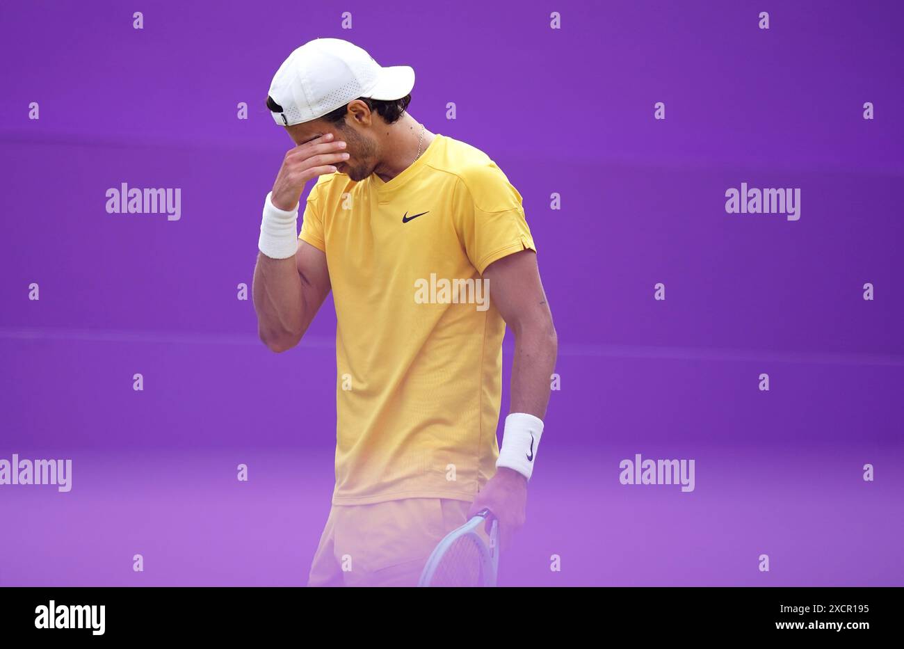 Lorenzo Musetti reagierte im Spiel gegen Alex de Minaur während des Einzel-Spiels der Männer am vierten Tag der Cinch-Meisterschaft im Queen's Club in London. Bilddatum: Dienstag, 18. Juni 2024. Stockfoto