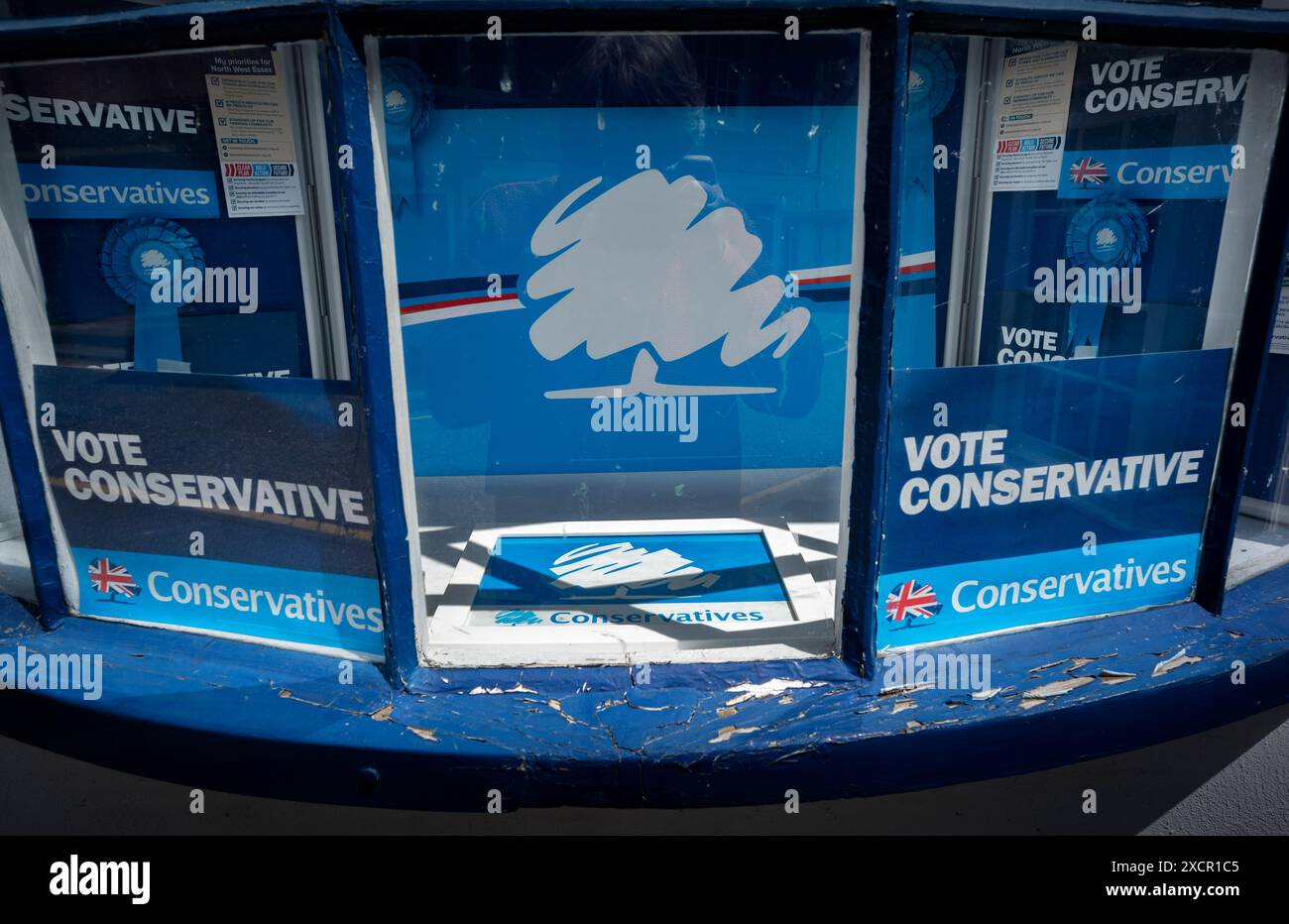 Kemi Badenoch Abgeordneter, konservatives Parlamentsabgeordnetes für North West Essex. Die Büros der konservativen North West Essex Conservative Association in Saffron Walden Juni 2024 die Hauptsitze der konservativen Vereinigung in Saffron Walden im Herzen von Kemi Badenochs Wahlkreis in North West Essex mitten im Wahlkampf 2024 zeigten nur sehr geringe Beförderungen des Kandidaten. 16. Juni 2024 Stockfoto