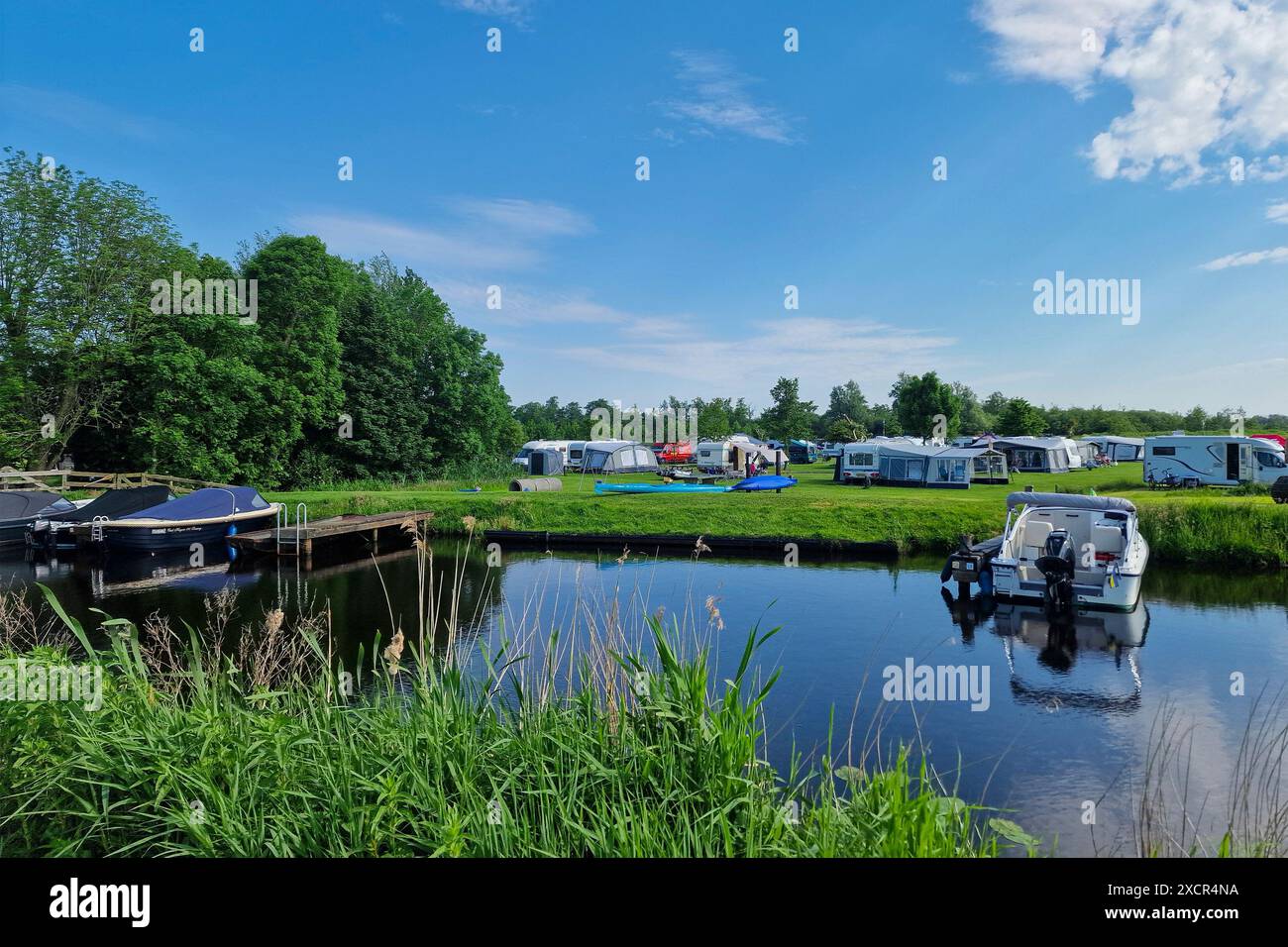 Campingplatz im Seengebiet der niederländischen Provinz Friesland Stockfoto